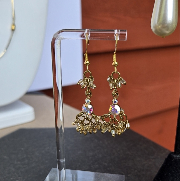 Vintage Black Gold Metal Floral Drop Fuax Pearl Clip On Earrings - Picture 10 of 15